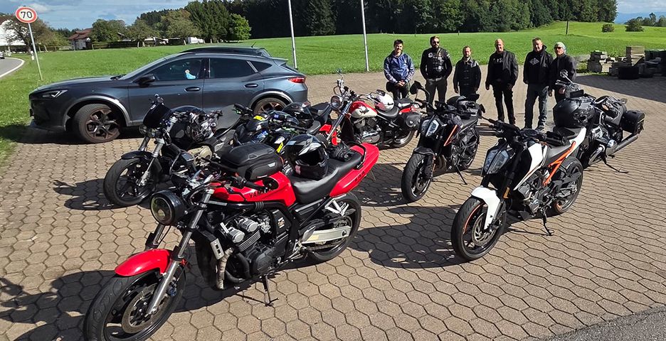 Darts und Motorradtour adpack team.jpg